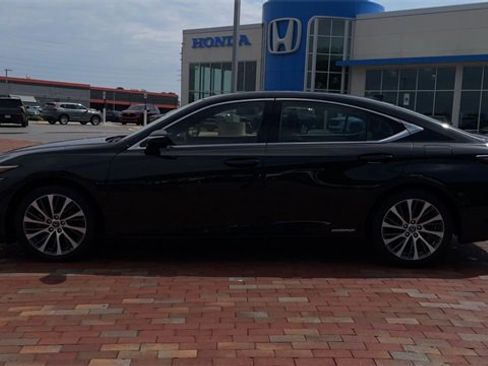 Used 2019 Lexus ES 300h w/ Premium Package image 7