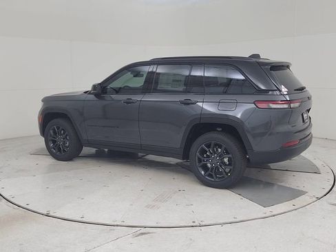 New 2025 Jeep Grand Cherokee Limited image 10