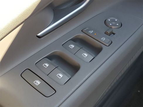 Certified 2025 Hyundai Elantra SEL image 15