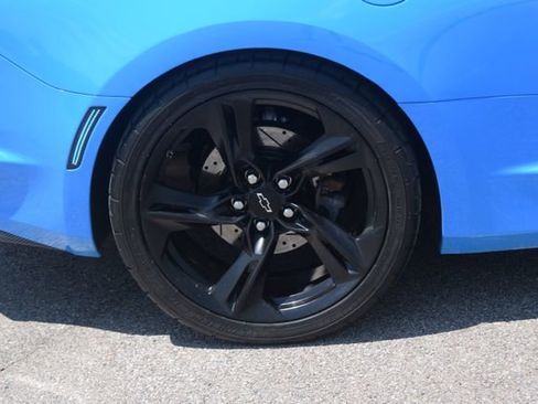 Used 2023 Chevrolet Camaro LT w/ Technology Package RWD image 23