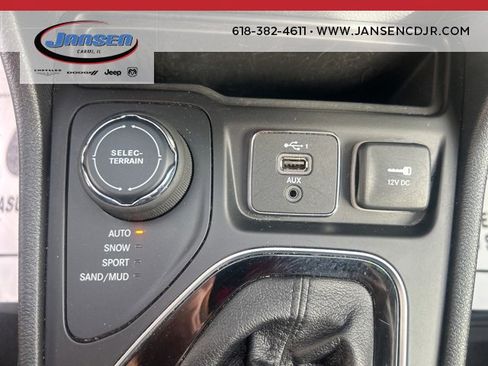 Used 2023 Jeep Cherokee Altitude Lux image 25