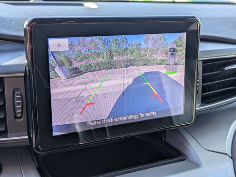 Certified 2022 Ford Explorer XLT w/ Equipment Group 202A image 23