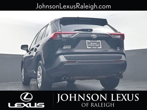 Used 2021 Toyota RAV4 LE image 18