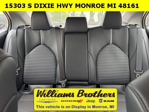 Used 2023 Toyota Camry SE image 19