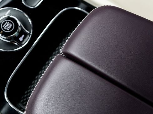 Certified 2023 Bentley Bentayga Extended Wheelbase image 33