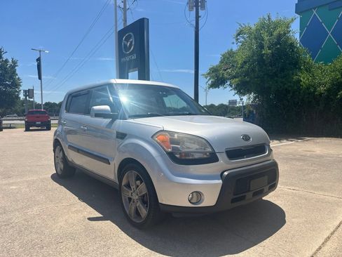 Used 2011 Kia Soul Sport FWD image 2