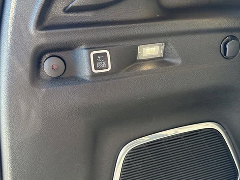 Used 2022 Jeep Grand Cherokee L Limited w/ Luxury Tech Group II image 6