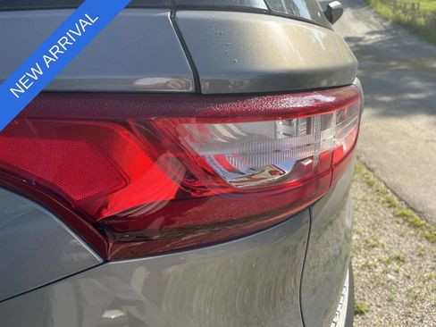 Used 2018 Chevrolet Traverse LT FWD image 9