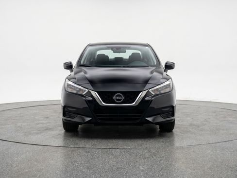 Used 2025 Nissan Versa SV image 2