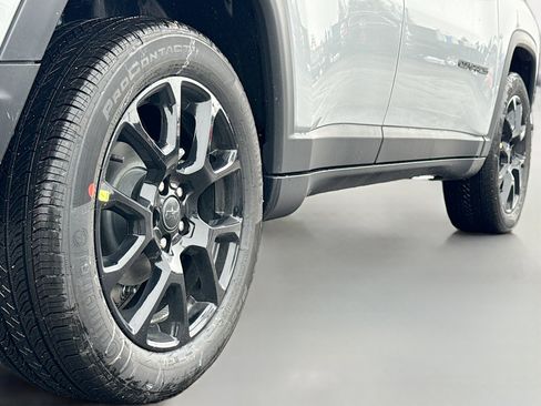 New 2026 Jeep Compass Latitude image 12