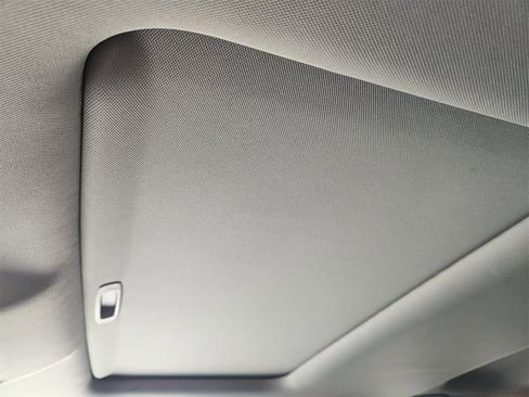 Used 2017 Toyota Highlander SE image 24