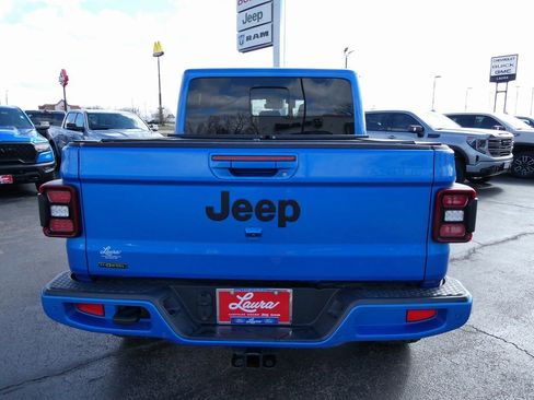 Used 2022 Jeep Gladiator Overland image 6