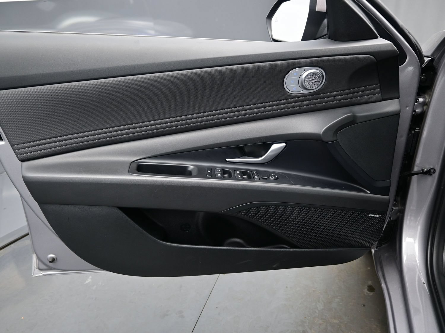 Certified 2025 Hyundai Elantra Limited FWD image 9
