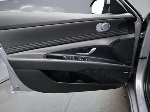 Used 2025 Hyundai Elantra Limited FWD image 9