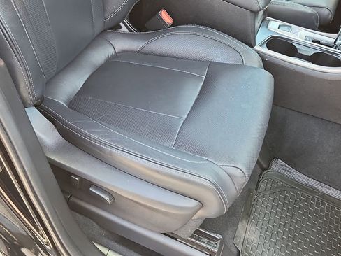 Used 2022 Subaru Ascent Limited image 14