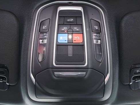 Used 2025 Jeep Wagoneer Series II w/ 8-Passenger Seating Package image 20