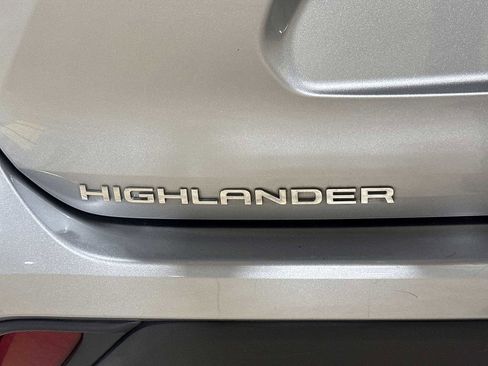 Used 2021 Toyota Highlander LE image 26