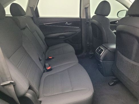 Used 2019 Kia Sorento LX w/ LX Convenience Package image 19