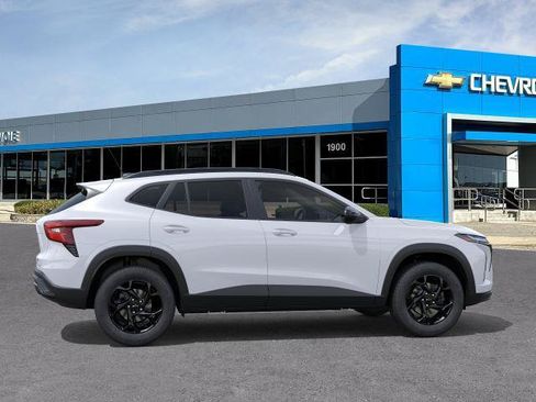 New 2026 Chevrolet Trax LT w/ Sunroof Package FWD image 5