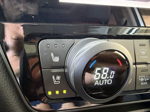 Used 2025 Toyota Grand Highlander AWD image 25