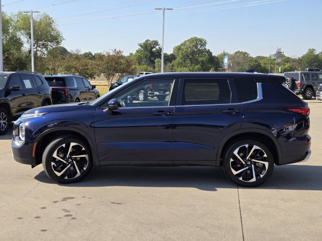Used 2023 Mitsubishi Outlander SE FWD image 3