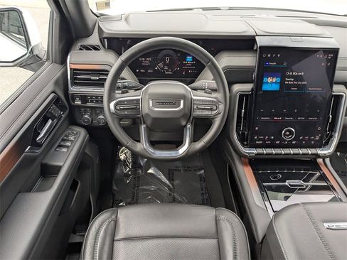 Used 2025 GMC Yukon Denali image 15