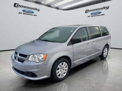 Used 2018 Dodge Grand Caravan SE w/ UConnect Hands-Free Group