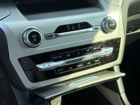 Used 2022 Ford Explorer XLT RWD image 17