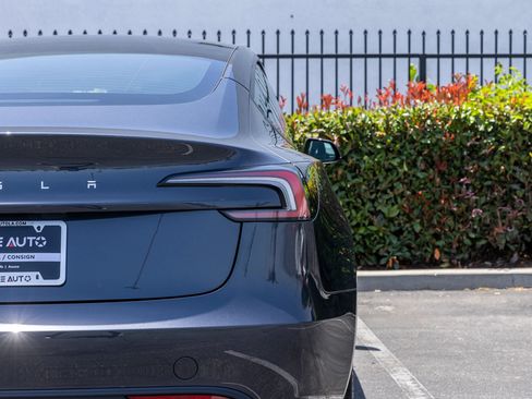 Used 2025 Tesla Model 3 Long Range RWD image 11