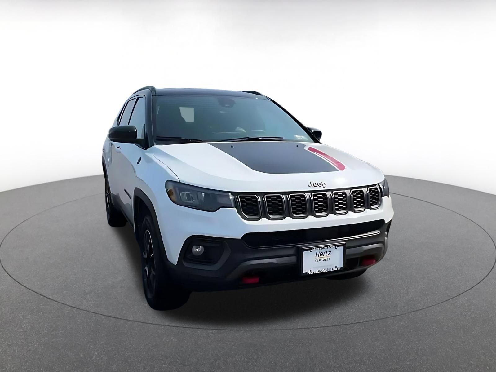Used 2025 Jeep Compass Trailhawk AWD/4WD image 3