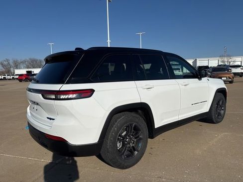 Used 2024 Jeep Grand Cherokee Trailhawk w/ Luxury Tech Group III image 3