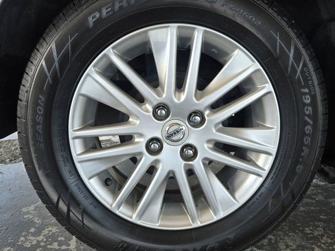 Used 2024 Nissan Versa S FWD image 36