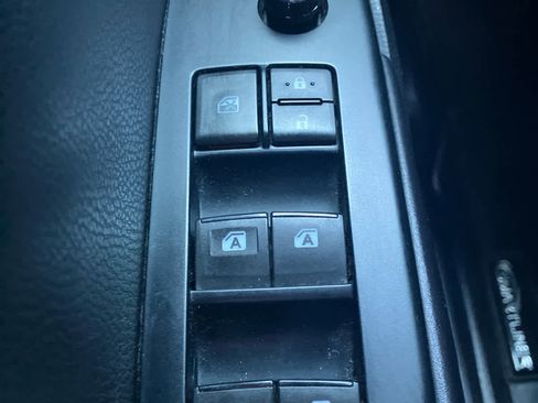 Used 2017 Toyota Highlander SE image 12