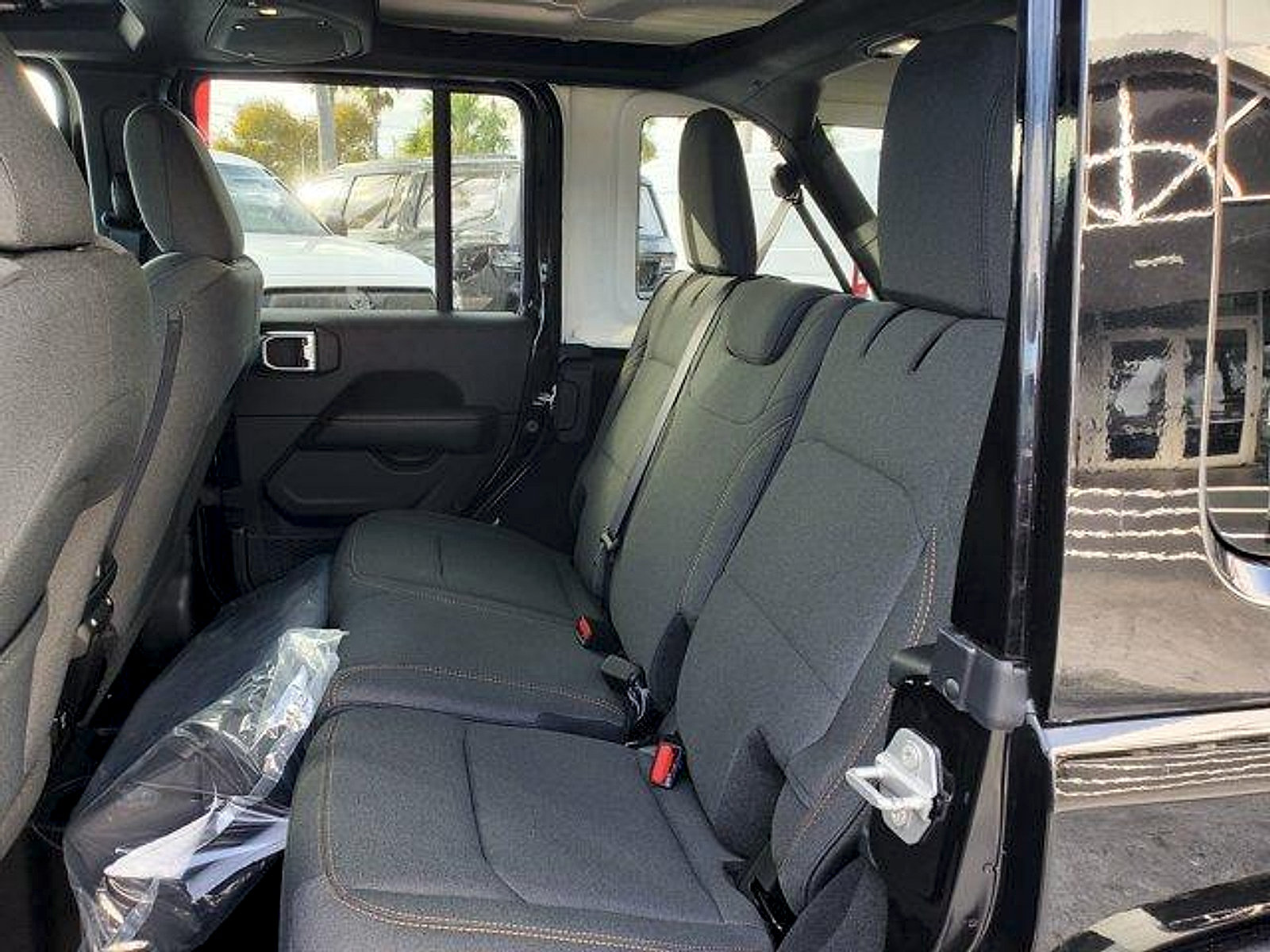 New 2026 Jeep Wrangler Unlimited Sahara w/ Technology Group AWD/4WD image 7
