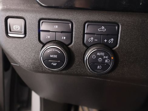 Used 2024 Chevrolet Silverado 2500 LT w/ Convenience Package AWD/4WD image 8