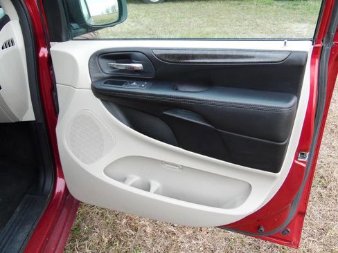 Used 2014 Dodge Grand Caravan SXT w/ UConnect Hands-Free Group image 33