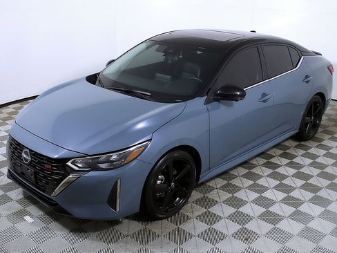 Used 2024 Nissan Sentra SR w/ SR Premium Package image 3