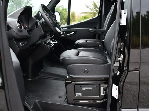Used 2024 Mercedes-Benz Sprinter 2500 image 45