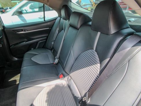 Used 2018 Toyota Camry SE w/ Moonroof Package image 9
