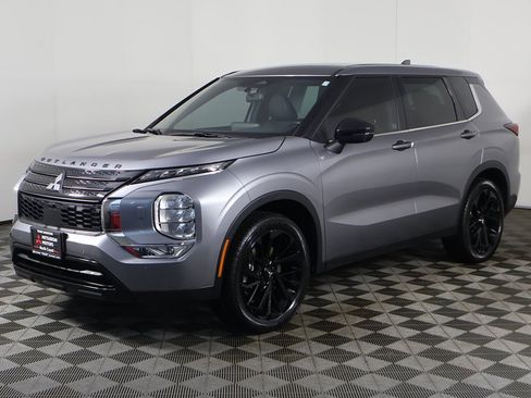 Used 2023 Mitsubishi Outlander SE Black Edition image 9