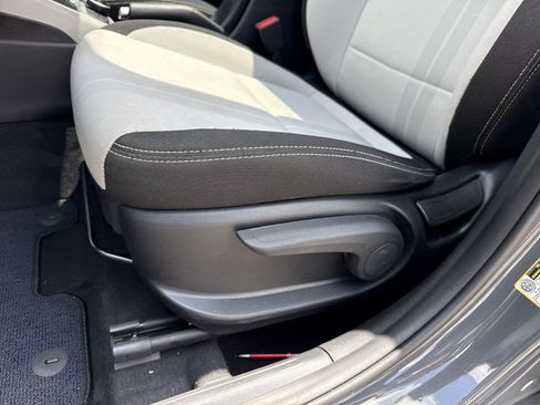 Used 2024 Hyundai Venue SEL FWD image 18