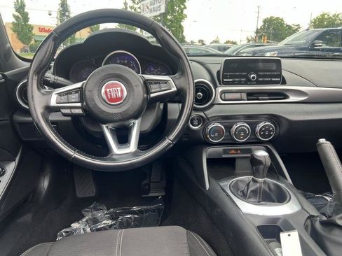 Used 2017 FIAT 124 Spider Classica RWD image 10