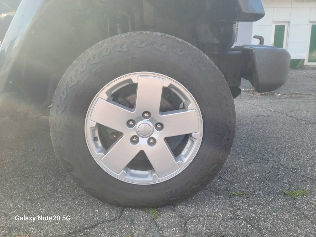 Used 2007 Jeep Wrangler Sahara AWD/4WD image 9