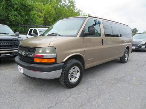 Used 2004 Chevrolet Express 3500 Extended Passenger w/ LS Preferred Equipment Group RWD image 1