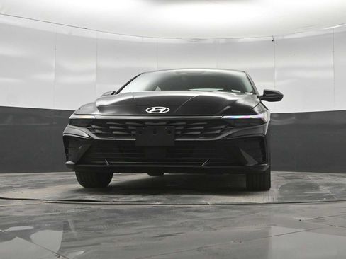 New 2026 Hyundai Elantra Limited FWD image 34