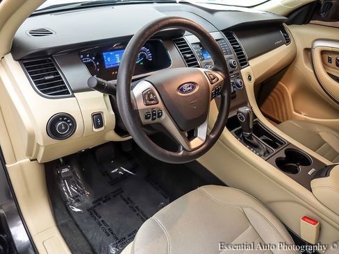 Used 2018 Ford Taurus SE image 11