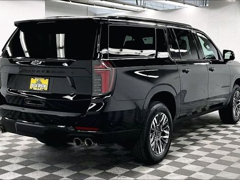 Used 2025 Chevrolet Suburban Z71 image 12