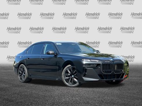 Used 2025 BMW 740i w/ Premium Package RWD image 2