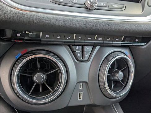 Used 2023 Chevrolet Blazer LT image 19