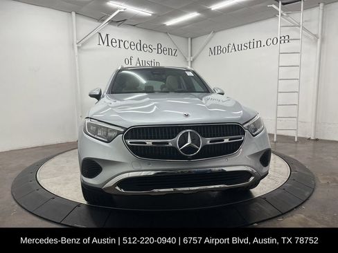 Used 2025 Mercedes-Benz GLC 300 image 2
